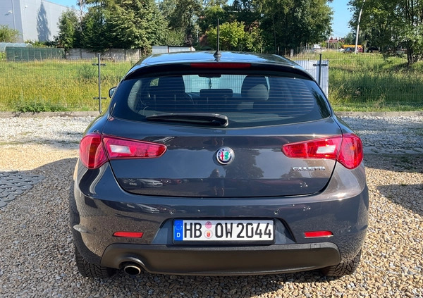 Alfa Romeo Giulietta cena 50900 przebieg: 128400, rok produkcji 2016 z Hajnówka małe 211